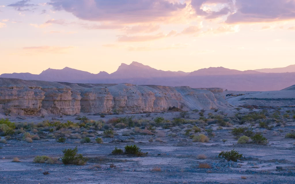 Desert Rocky Terrain Sparse Vegetation Mountains Sunset
