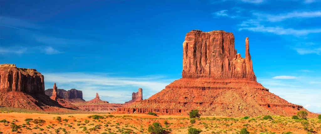 Desert Red Rock Formations Clear Sky Sparse Vegetation Natural Landscape