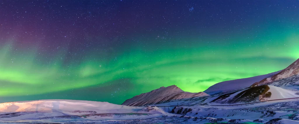 Northern Lights Snowy Mountains Starry Sky Green Glow Twilight Serene