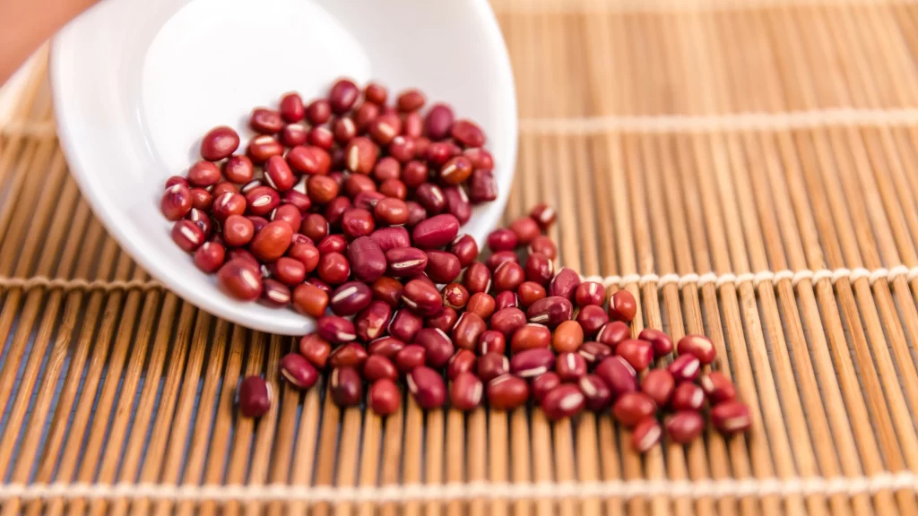 Red Beans Bamboo Mat White Bowl Scattered