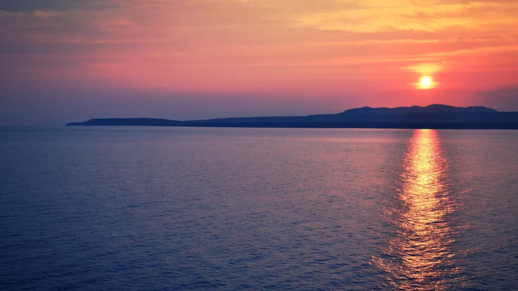 Sunset ocean horizon reflection sky clouds