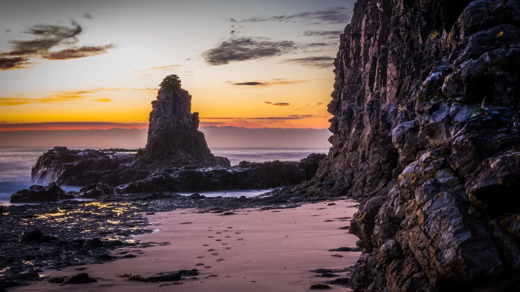 Sunset Rocky Shore Ocean Cliffs Tranquil Natural Beauty