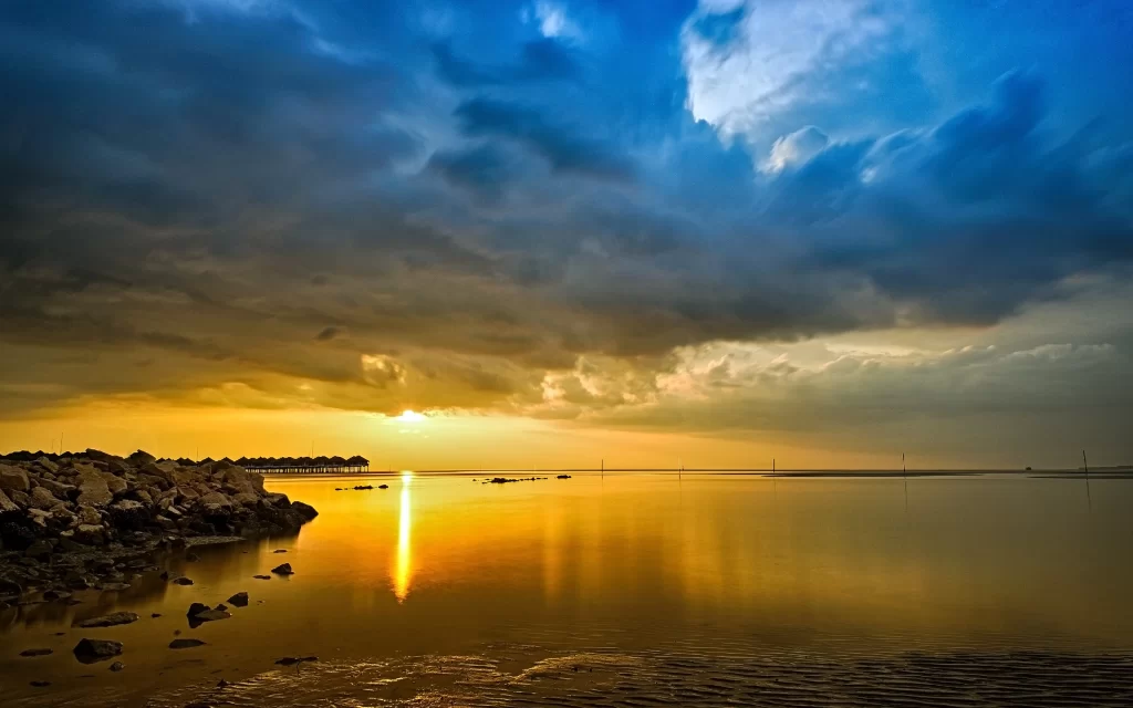 Sunset Clouds Water Reflection Shoreline Rocks