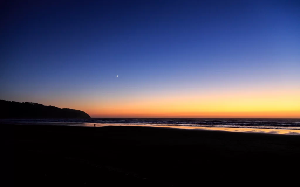 Sunset Crescent Moon Ocean Horizon Silhouette