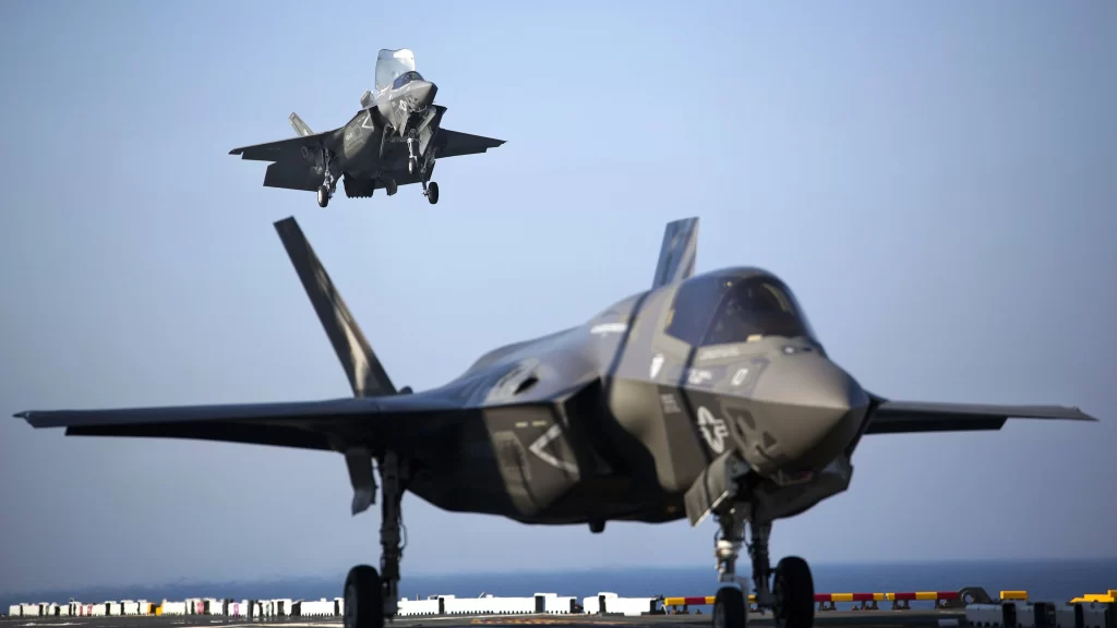 military aircraft fighter jet landing takeoff runway sky