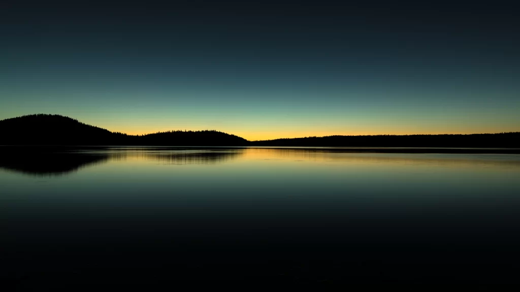 silhouette calm water twilight sky reflection serene