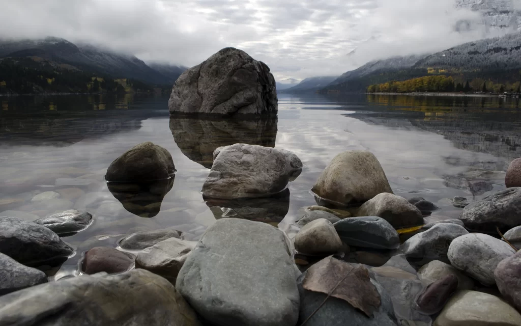 Rocky Shoreline Tranquil Lake Mountains Misty Reflections