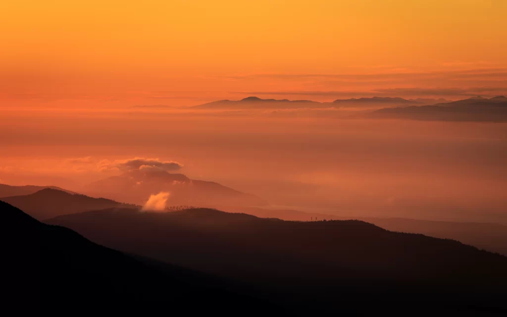 Sunset Mountain Range Misty Peaks Golden Glow