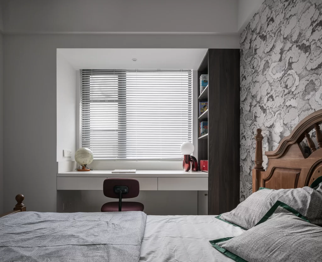 Bedroom Modern Neutral White Wood Patterned Wallpaper