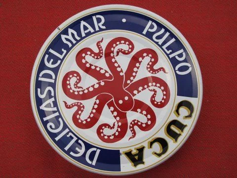 Canned Pulpo Delicatessen Red Blue White