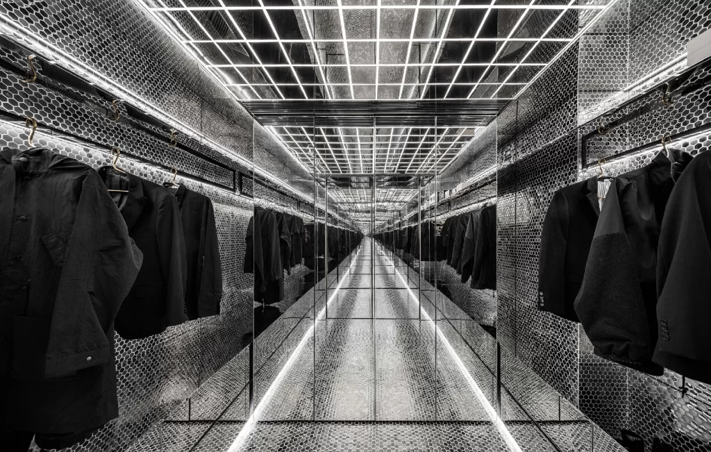 Closet Industrial Monochrome Metallic Reflective Linear Lighting