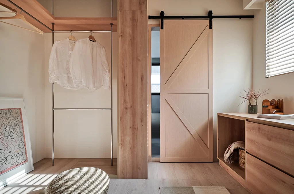 Closet Scandinavian Light Wood White Neutral Sliding Door