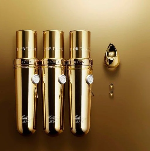 Luxury Skincare Gold Minimalist Design