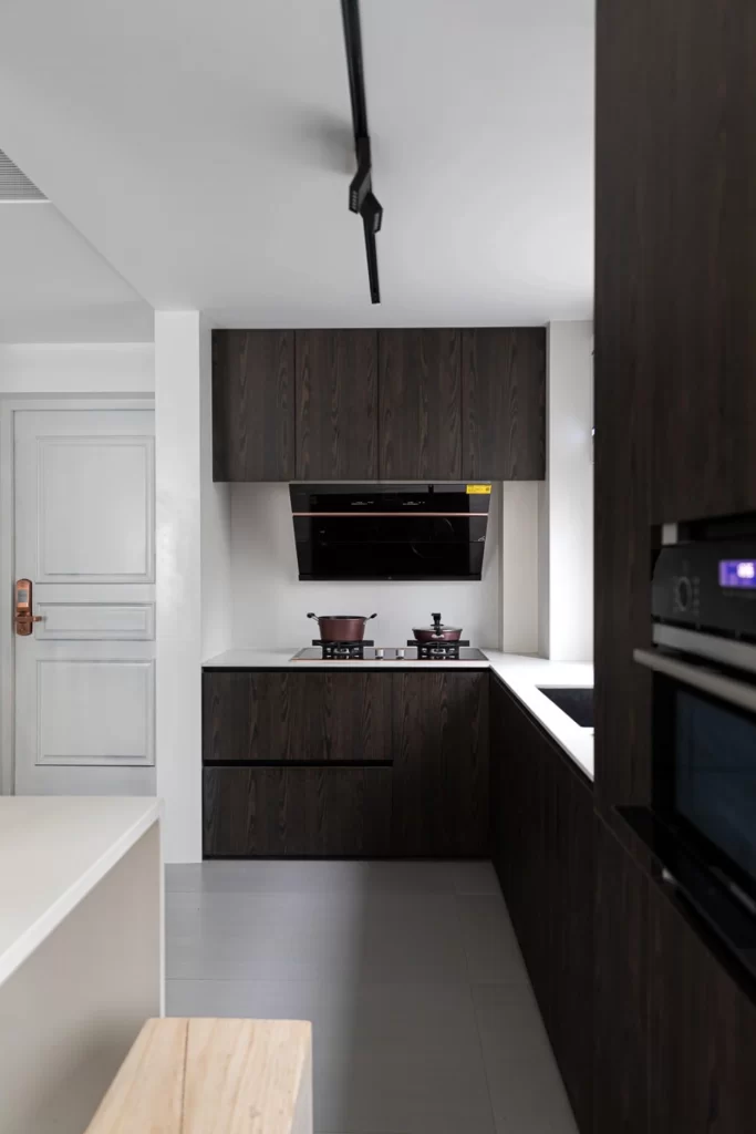 Modern Kitchen Dark Wood White Neutral Black