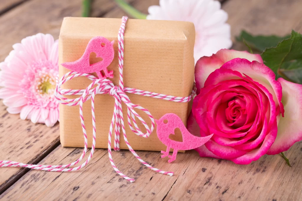 Pink Rose Flower Petal Gift Box Twine