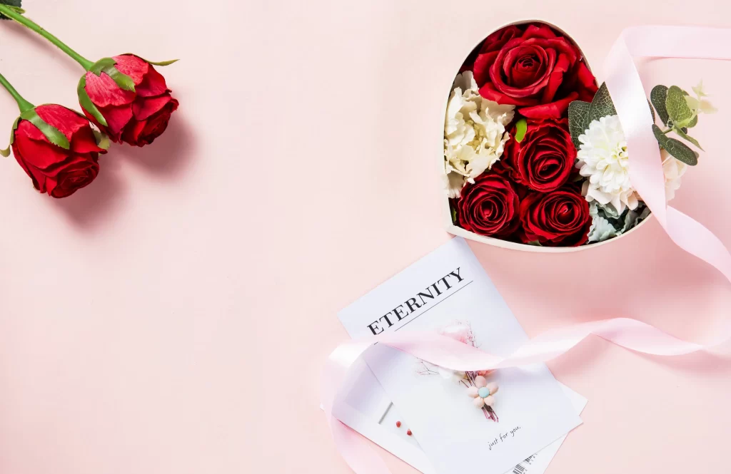Rose Red White Pink Heart Box Card