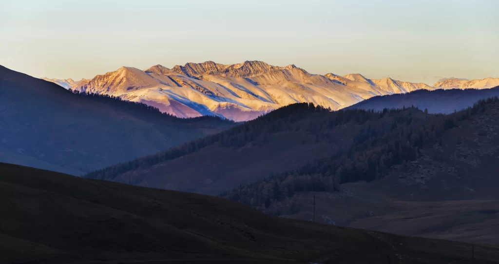 sunset golden amber snow peak ridge valley grassland