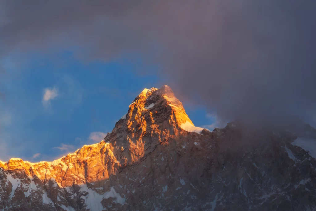 sunset golden amber snow peak ridge clouds crimson