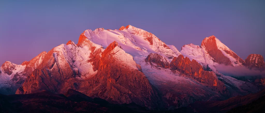 sunset golden snow-capped rugged peaks gradient twilight serene