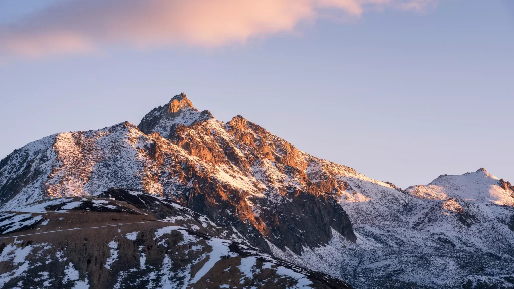 sunset golden snow peak ridge clouds