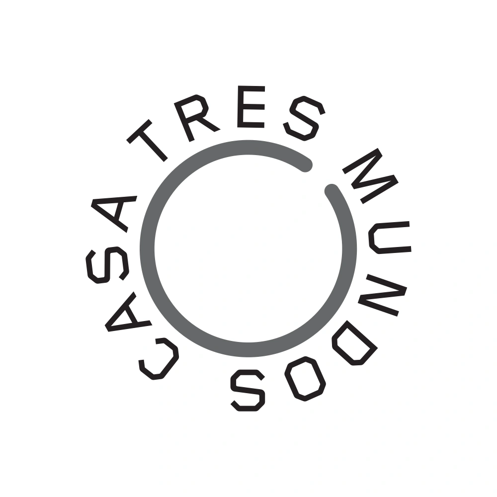 Casa de los Tres Mundos Logo