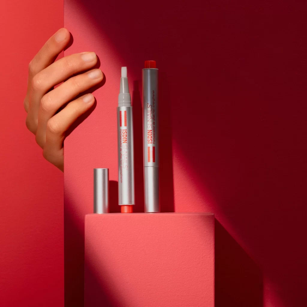 Isdin Sinails Strengthening Nail Serum Image 2
