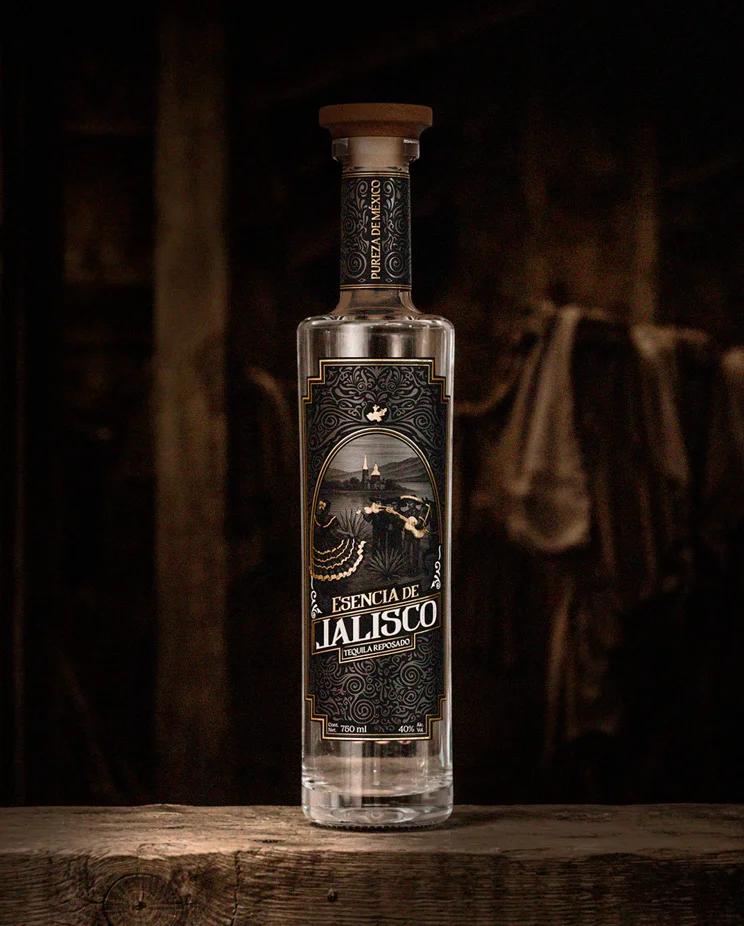 Esencia de Jalisco Tequila Reposado Clear Intricate Packaging
