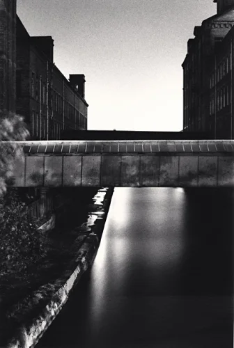 Architecture Bridge Minimalist High Contrast Moody Cityscape