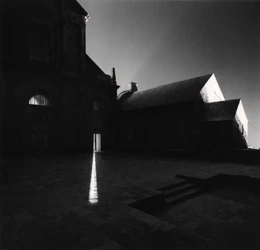 Architecture High Contrast Dramatic Textured Mysterious