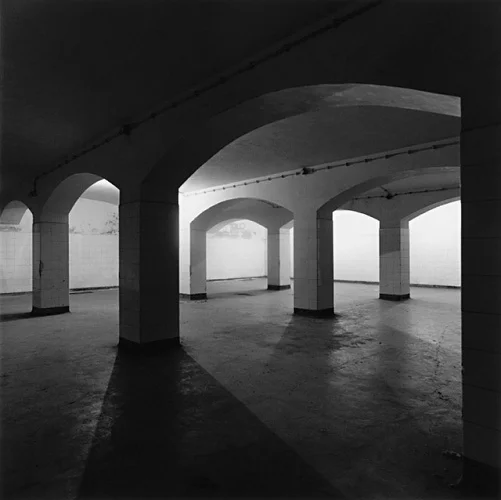 Architecture High Contrast Minimalist Dramatic Mysterious