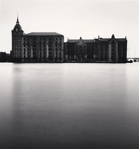 Architecture Minimalist High Contrast Mysterious Atmospheric Cityscape