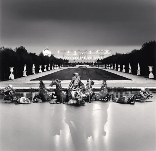 Architecture Monumental Statues Reflective Water High Contrast Dramatic