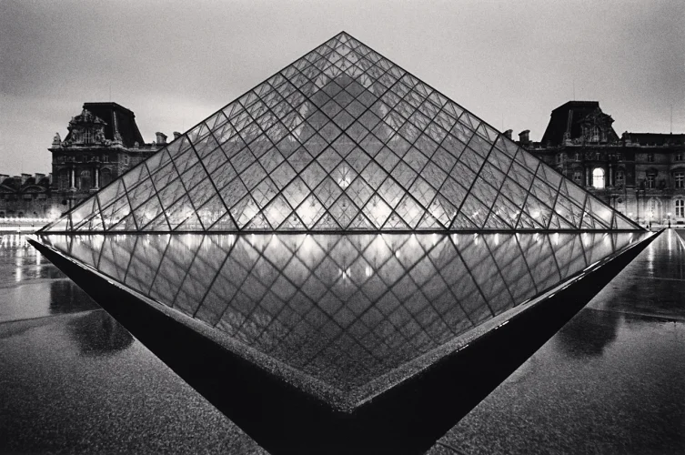 Architecture Pyramid Reflective Symmetrical Dramatic High Contrast