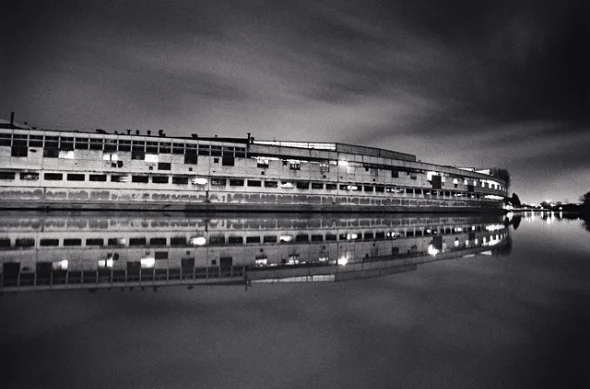 Architecture Reflective Minimalist High Contrast Moody