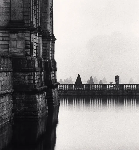 Architecture Reflective Minimalist Textured High Contrast Mysterious