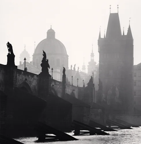 Bridge Statues Foggy Dramatic Atmospheric Cityscape