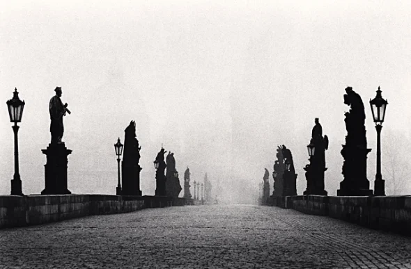 Foggy Bridge Statues Dramatic Atmospheric Mysterious