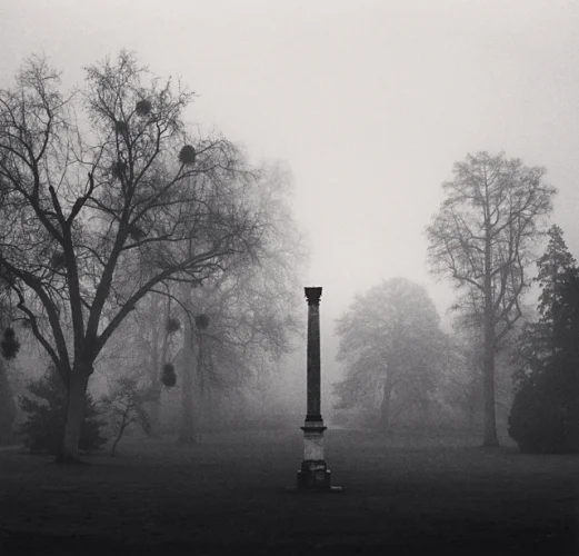 Foggy Monument Dramatic Atmospheric Nature