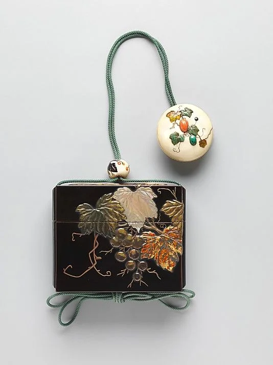 Inrō traditional Japanese art grape motif lacquerware black and gold intricate design