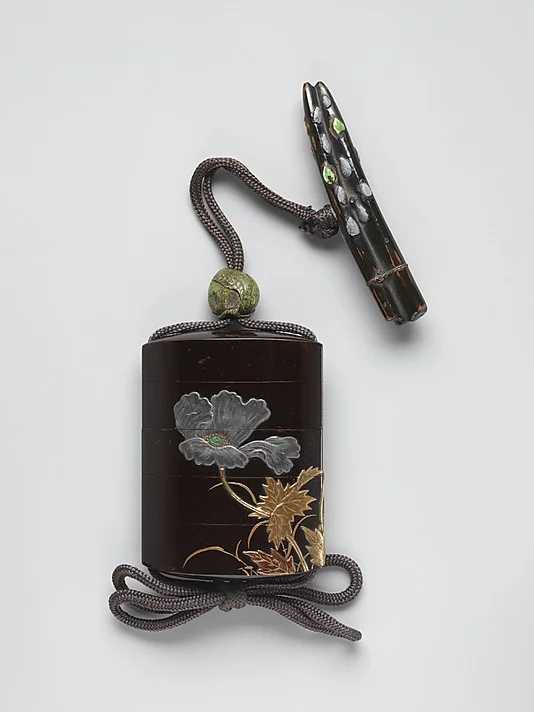 Inro floral black gold traditional Japanese