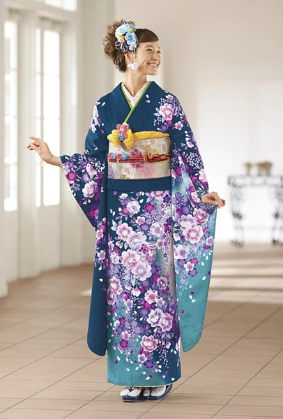 Kimono Blue Floral Elegant Ceremonial