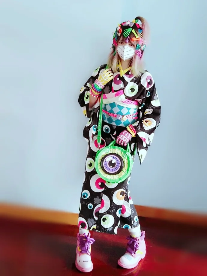 Kimono Eyes Geometric Black Pink White