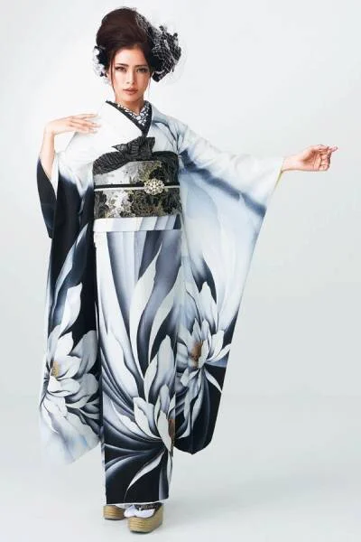 Kimono Floral Black White Traditional Elegant