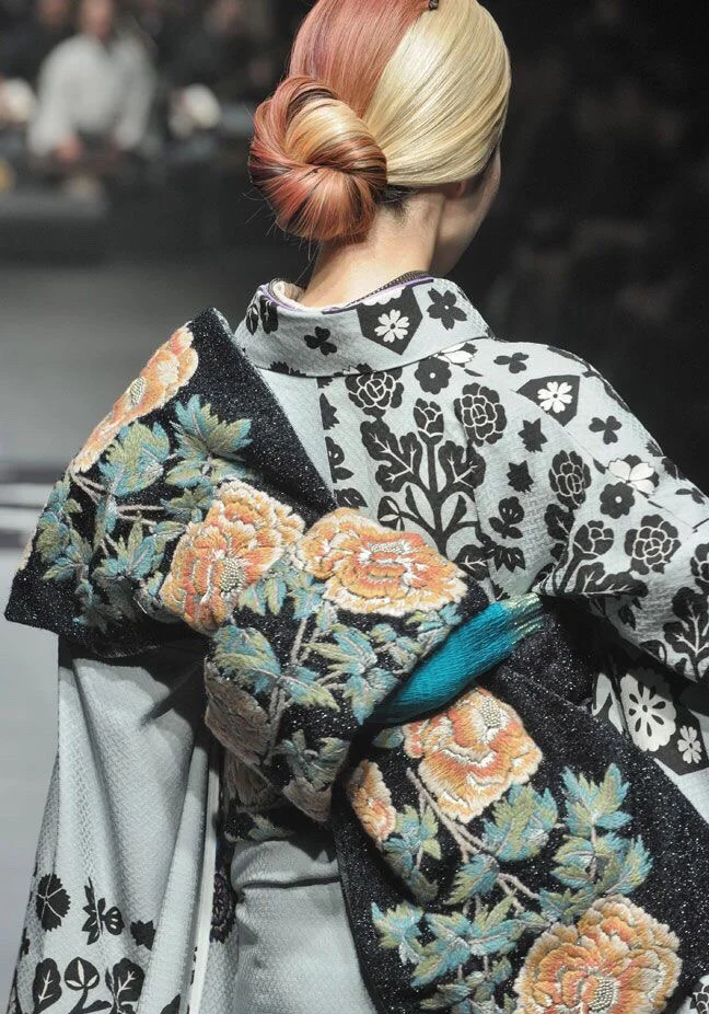Kimono Floral Embroidery Black White