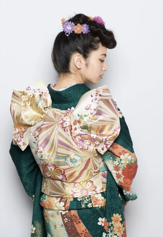 Kimono Floral Geometric Wave