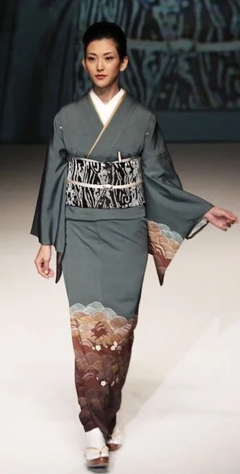 Kimono traditional grey floral landscape elegant