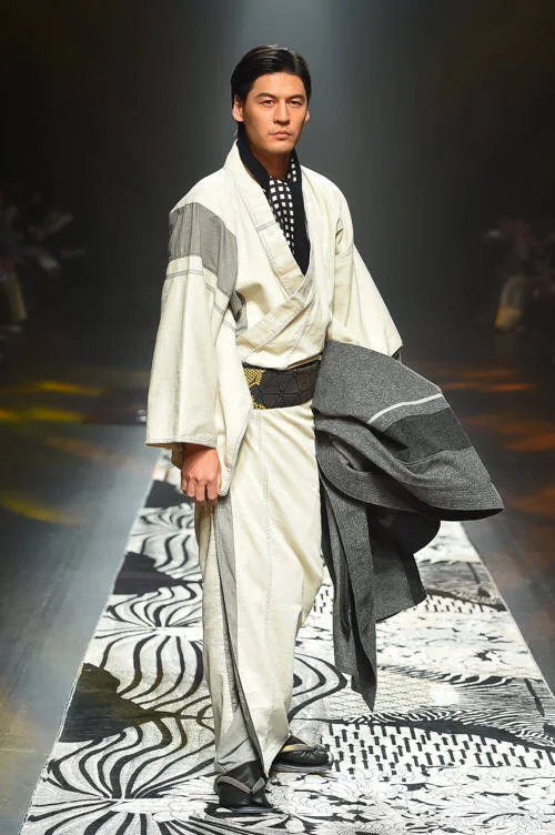 Kimono traditional white gray geometric modern