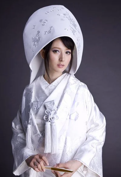Kimono white floral traditional elegant ceremonial