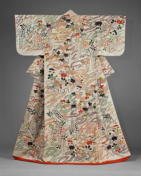 Kimono White Floral Wave Elegant Ceremonial