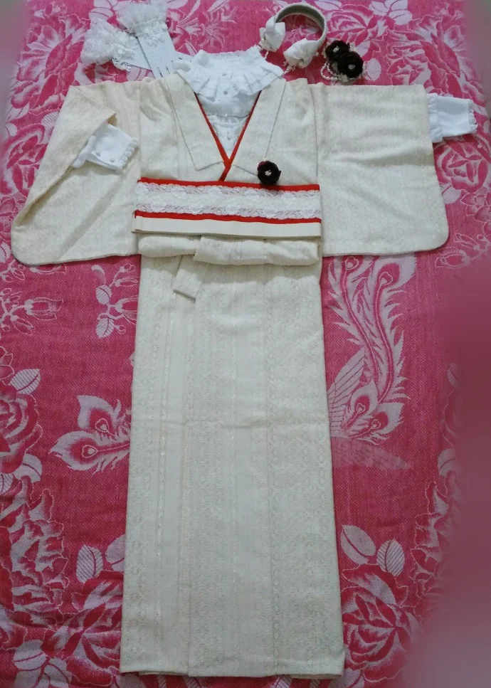 Kimono white red floral traditional elegant
